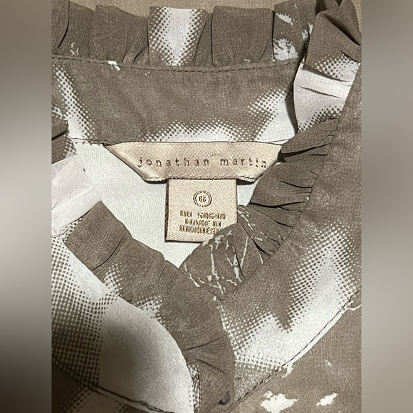 Jonathan Martin Sleeves Floral Dress with Ruffled Keyhole Neckline - Picture 3 of 9